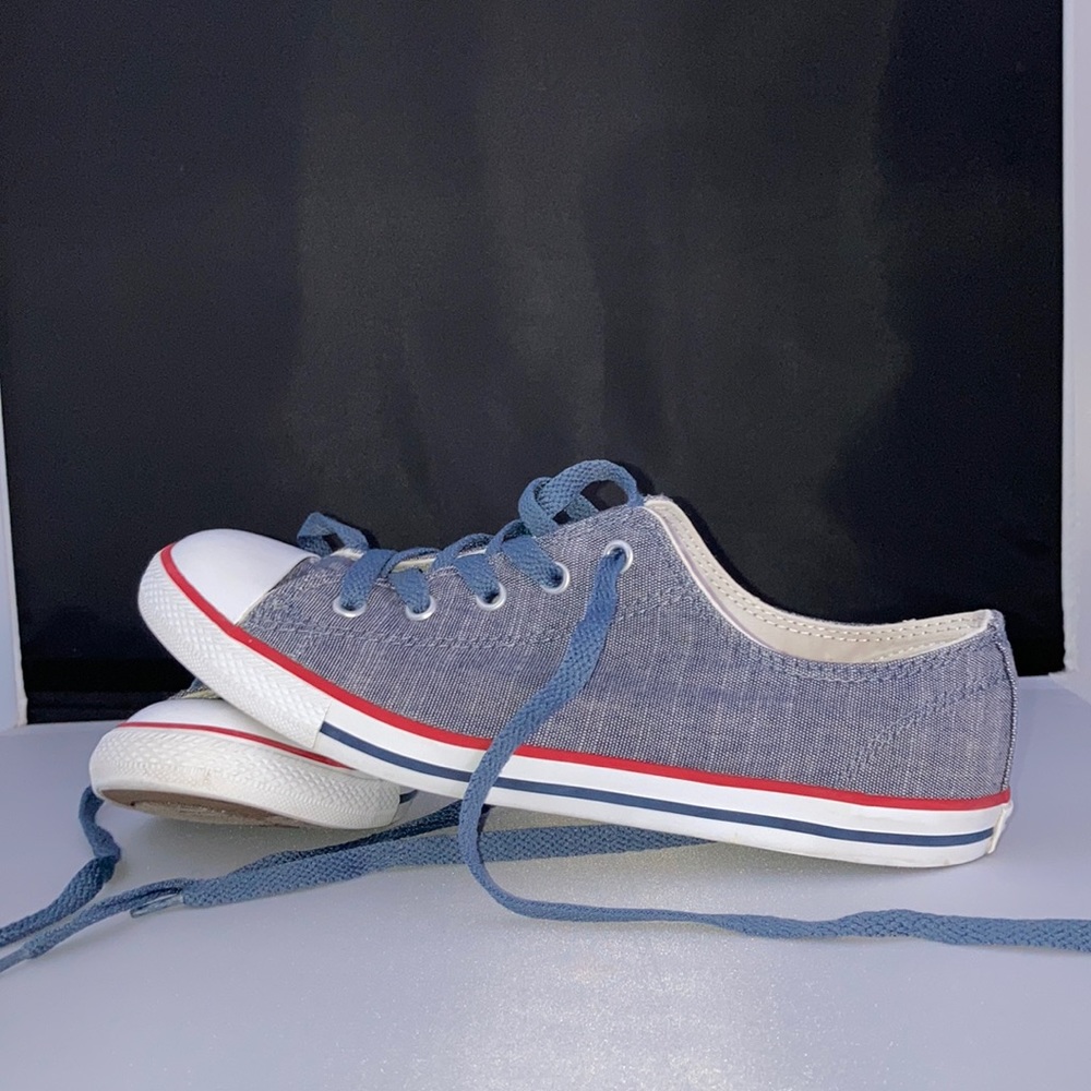 Converse Size 8 Low-Top Shoes